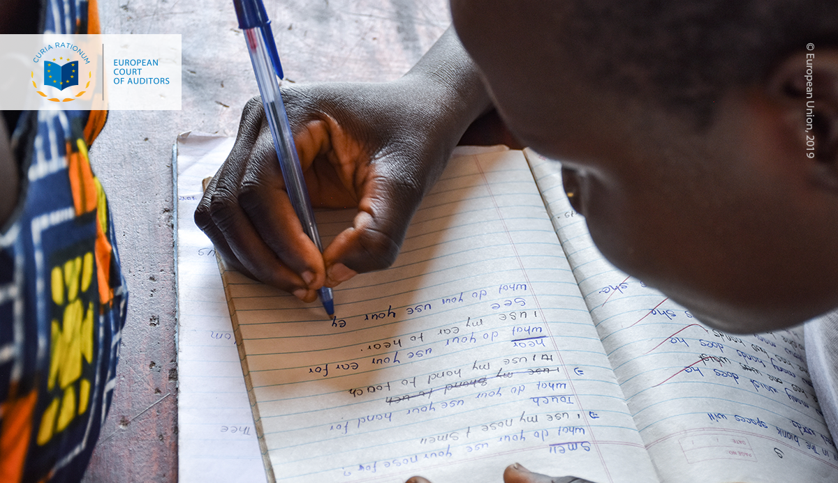Sprawozdanie specjalne 02/2021: Unijna pomoc humanitarna na rzecz edukacji – zapewniono wsparcie dla dzieci w potrzebie, ale pomoc powinna mieć charakter długoterminowy i trafiać do większej liczby dziewcząt