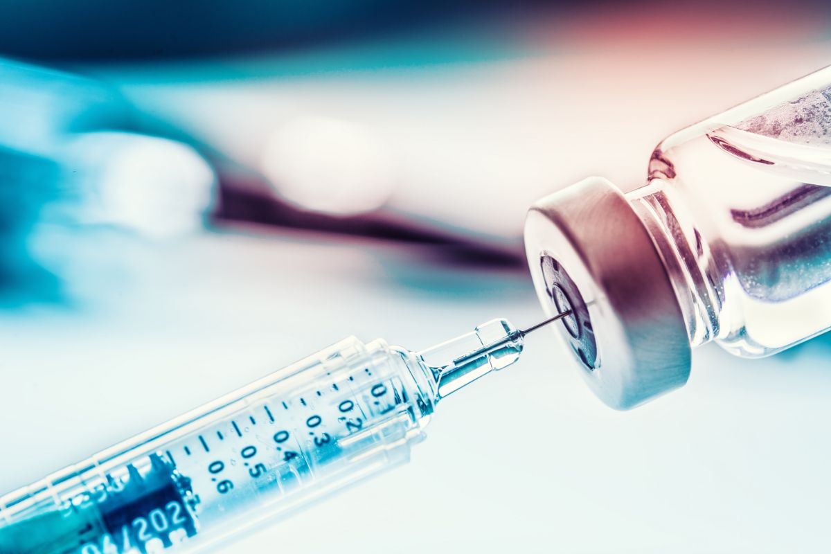 Προμήθεια εμβολίων κατά της COVID-19: τα παθήματα που πρέπει να γίνουν μαθήματα